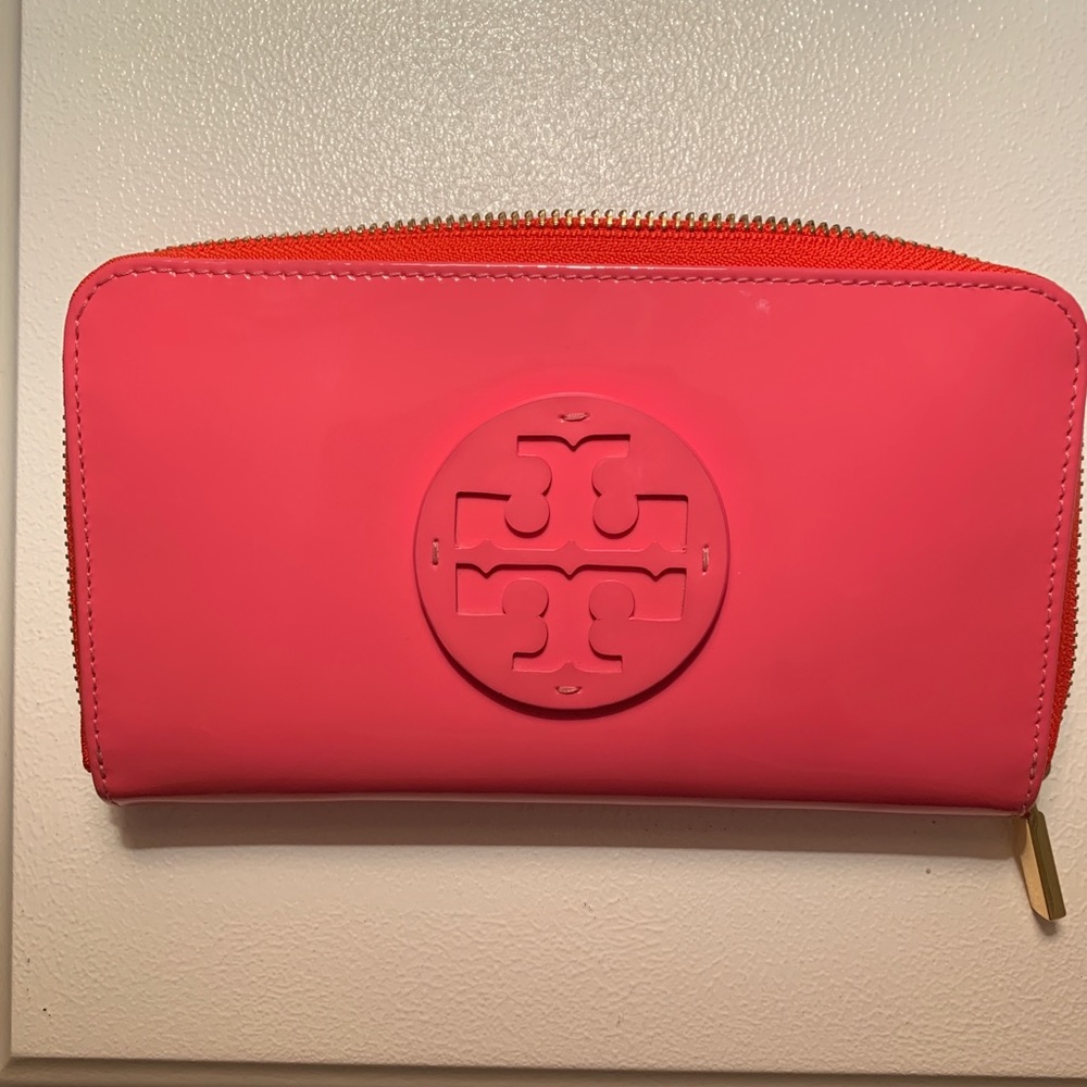 LIKE NEW TORY BURCH WALLET